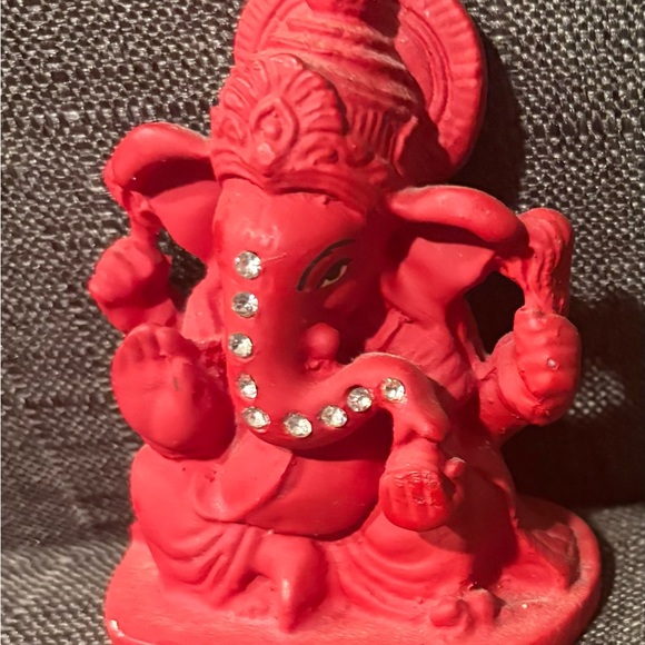 Red Decorative Ganesha Statue - Picture 1 of 2